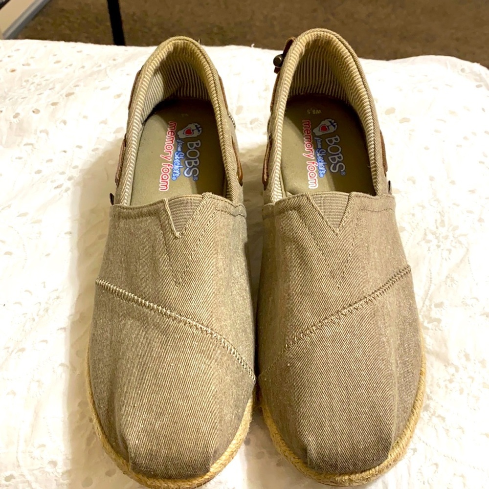 BOBs Memory foam NWOT shoes